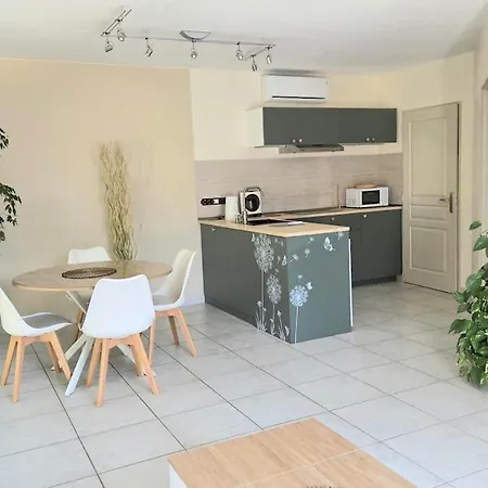 En Provence Avec Piscine Disponible Seulement En Fin De Journee Holiday home