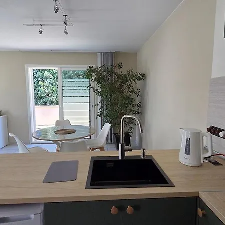 En Provence Avec Piscine Disponible Seulement En Fin De Journee Holiday home *