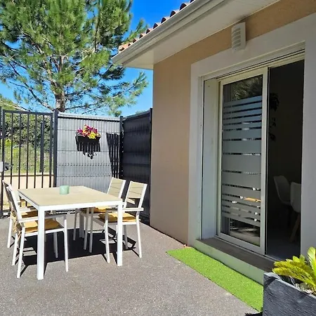 En Provence Avec Piscine Disponible Seulement En Fin De Journee Holiday home *