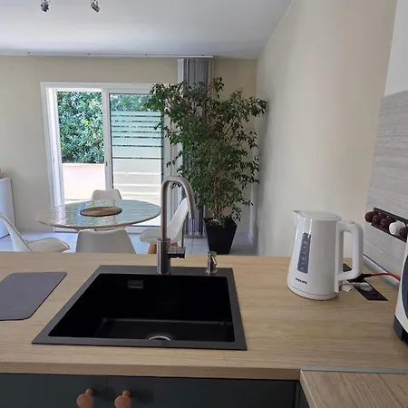 En Provence Avec Piscine Disponible Seulement En Fin De Journee Holiday home